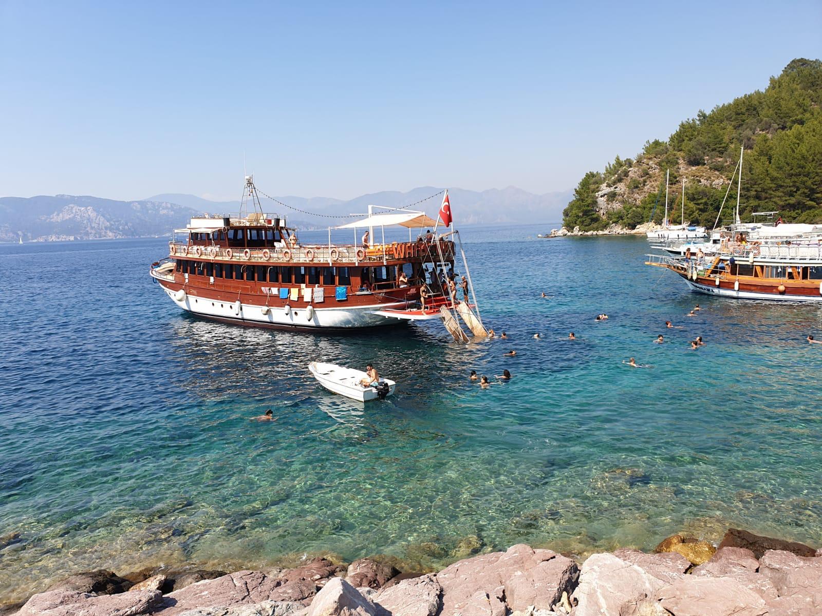 Marmaris günlük tekne turu White Whale teknesi